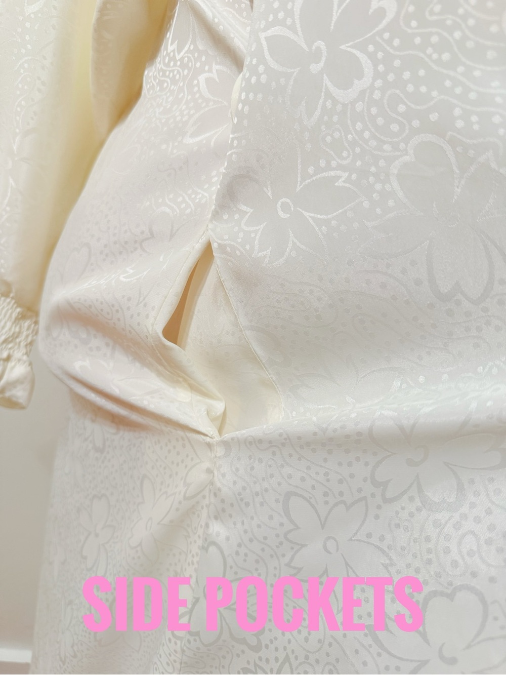 VINTAGE VALENTINO WHITE FLORAL PRINT LONG SLEEVE FLOOR LENGTH ROBE - Picture 9 of 15